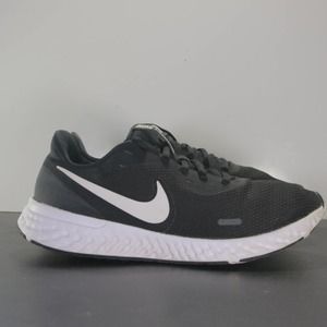 Nike Revolution 5 Black White Women's Sneakers 004622 Size 8.5 Womens/7Youth